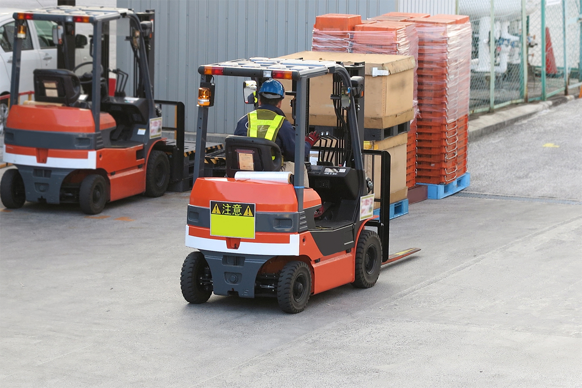 280Ah（48V）のバッテリーフォークリフトを1台使用